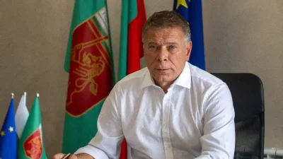 Стотици жители на Горна Оряховица излязоха на протест в подкрепа на кмета си