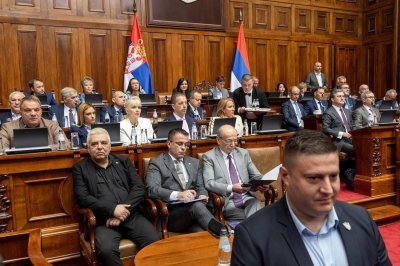 Вотът на недоверие не бутна сръбското правителство 