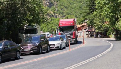 Сериозно задръстване се е образувало в Кресненското дефиле в посока