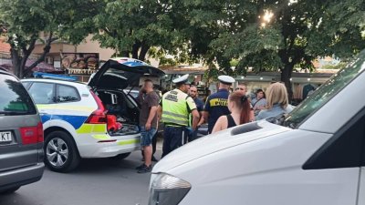 Екшън: Идиот избяга от полицията и... блъсна патрулка край Несебър