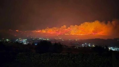 Голям пожар бушува на остров Парос 