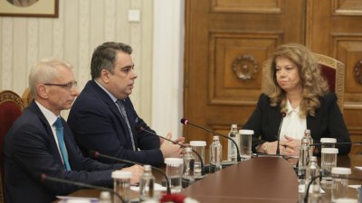 Йотова приема ПП за консултации по бюджета утре