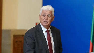 Заради американските самолети: Военният министър се среща с кметове от Ямболско
