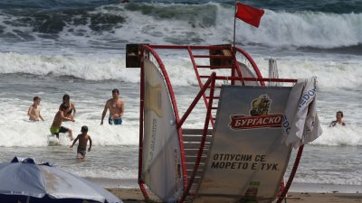 Червен флаг: Пълна забрана за къпане в морето