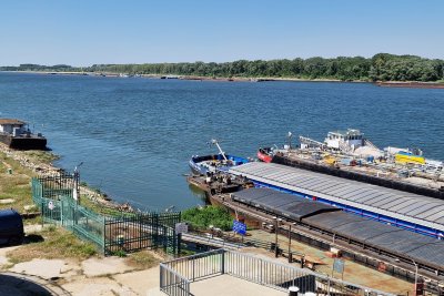 Дунав остава в критично състояние, корабите чакат 