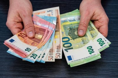 Всеки месец губим по 54 евро. Заплатите се топят