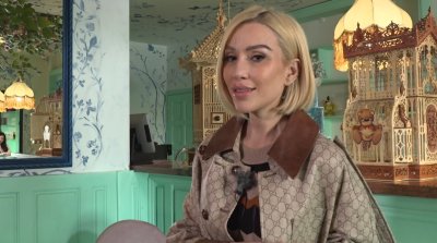 Енджи Касабие си бие пептиди и си влива витамини венозно, за да спре времето