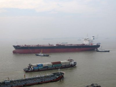 Нефтен разлив край Оман заплашва с екокатастрофа
