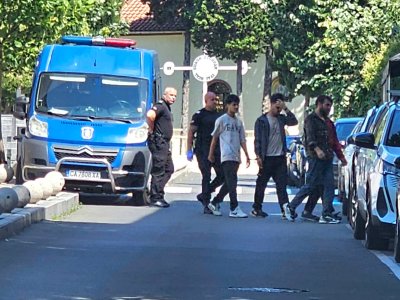 Хванаха 20 нелегални мигранти край Ропотамо
