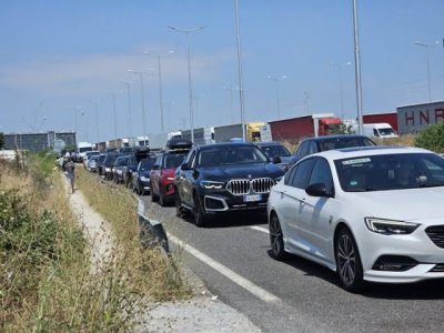 Внимание, шофьори: Очертават се тапи на Капитан Андреево и Калотина