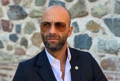Кой бута нагоре брата на Диджей Дамян и ДС-отроче Илин Савов?