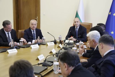 "Галъп": Кабинетът "Радев" запазва 42% одобрение за първите 100 дни 