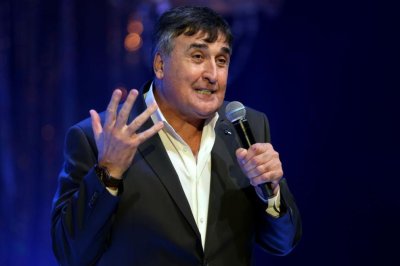 Веселин Маринов посрещна 65-ия си рожден ден на сцена