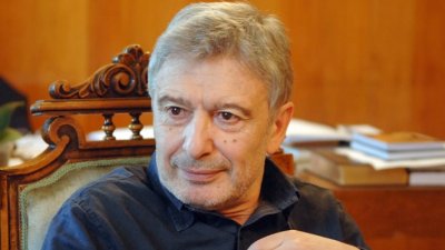 ЗАРАДИ РЕМОНТА ЛИ? Ириней Константинов напуска Театър "София"