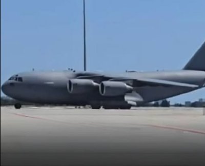МИСТЕРИЯТА СЕ ЗАПЛИТА: Чий е кацналият във Варна военен самолет?