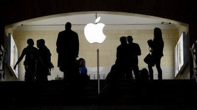 Apple хлопва вратите на магазините си в Китай