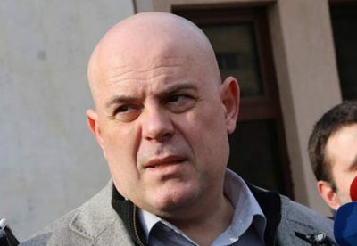 Иван Гешев коментира иронично изявленията на бизнесмена Васил Божков, че го е страх да се върне в България