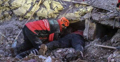 Жертвите на труса в Турция са 41