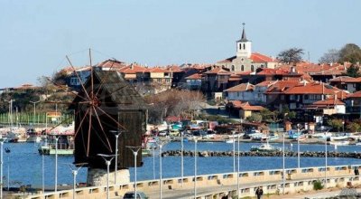 Вандали подпалиха павилион в Стария Несебър