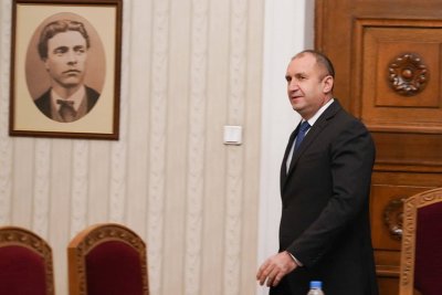 Румен Радев се отчита за три години президент