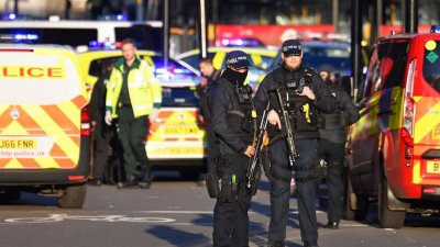 Терористична атака в Лондон: Полицията застреля мъж на улицата