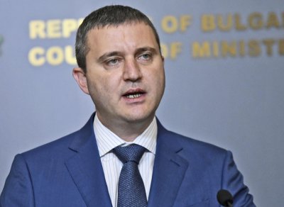 Горанов: Прави се данъчна проверка на фирмите на Божков