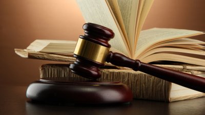 Уволниха съдия заради куп просрочени дела
