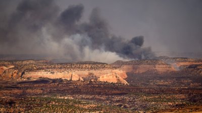 Разби се хеликоптер, гасил горски пожари в американския щат Юта
