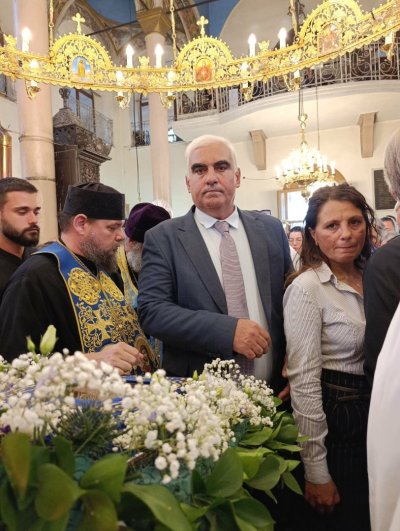 Кметът на Дупница избута дете с увреждане в храм