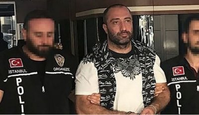 ОБРАТ В РАЗСЛЕДВАНЕТО: Луксозният Майбах на Митьо Очите запален от негов човек!