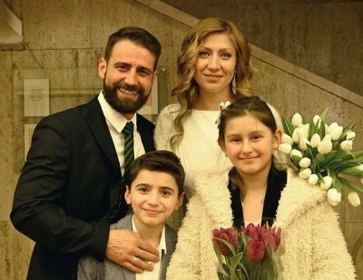 Гръм в рая: Караджов от "Бригада Нов дом" заряза жена си заради друга