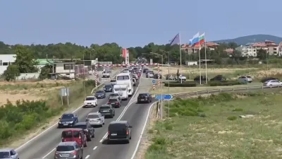Здравко Брадъра зове: Трафикът по южното Черноморие е нечовешки, не тръгвайте! (ВИДЕО)