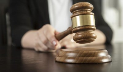 Съдът не пусна бащата на загиналите в Кипър българчета на погребението им
