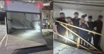 Откриха 8 иракчани, натъпкани в тайника на бус
