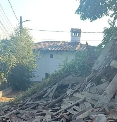 Стара къща се срути във Велико Търново
