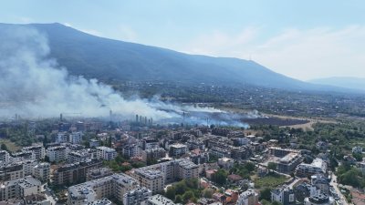 Огромен пожар в столичен квартал