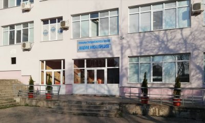 Копейките са навсякъде: Защо в бургаската математическа децата учат руски?!