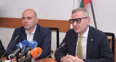 Двама министри се събраха край плажа при Благо Коцев 