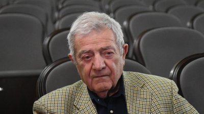 Йотова поздрави Стефан Цанев по повод 90-годишнината му