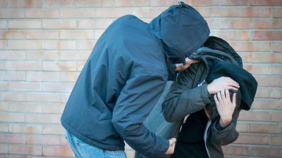 Младеж е отвлечен и пребит от свой познат в Дупница, прокуратурата иска постоянен арест