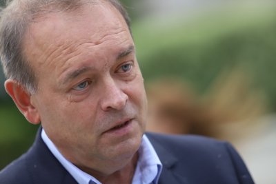 Интелектуалци пишат до СЕМ: Кой дава трибуна на откачалника Христо Монов?
