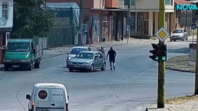Брутална агресия на пътя в Габрово: Шофьор наби жена заради засечка (ВИДЕО)
