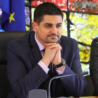 На вниманието на КАТ! Руди Гела кара със затъмнени стъкла джип за над 160 000 евро