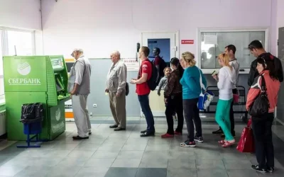 Страх от алчната ръка на Кремъл: Руснаци теглят милиарди от банковите си сметки 