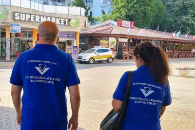 При проверка: Нападнаха двама данъчни, търговец избяга с касов апарат 