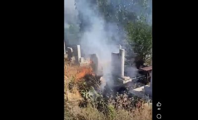Първо в Lupa.bg: Гробищата в &bdquo;Малашевци&ldquo; горят, гъст дим се извива над квартала (ВИДЕО)