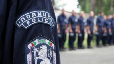 Куриоз в Перник: Мъж се разходи с полицейска униформа и се опита да избяга от органите на реда