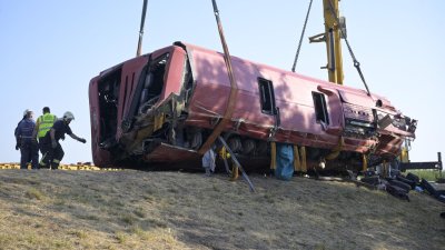Автобус падна в канавка в Унгария, 12 души са загинали