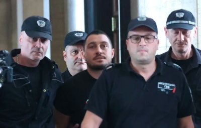 Дилърът от Редута с наркотици и бебе в колата остава в ареста