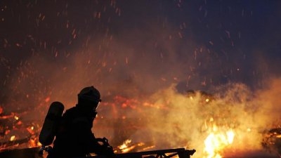 Двама загинаха в пожар на гръцкия о-в Саламин 